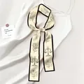 Minimalistische crème twilly zijden sjaal met zwarte bloemenprint en lijnen - Beige Zwart Bloemig (Citroen SKU)