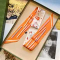 Pañuelo estrecho de seda con estampado de grafiti en caja de regalo vintage - 90cm x 5cm / Naranja