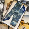 Florales dunkelblaues Seidentuch mit France Paris Schriftzug in einer Geschenkbox - Dunkelblau