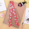 Elegante foulard di seta rossa con fiori di ciliegio e monete per borse a mano - Rosso