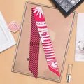 Sciarpa a nastro in seta rossa e bianca a pois con motivi astratti sole e cavallo - Pois Rossi / Motivo Solare / Rosso