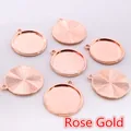 Roségoldene runde DIY-Anhänger-Basis mit dekorativem Sonnenstrahlmuster auf der Rückseite - Roségold