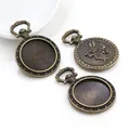 Pendentif lapin en bronze antique et supports de base DIY pour bijoux sur fond blanc - Bronze Antique