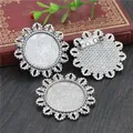 Retro silver 25mm round alloy brooch base with ornate hollow lace and safety pin back - Lace Hollow Style (A5-38) / Antique Silver