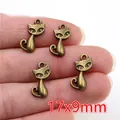 Set mit vier 17x9mm Bronze-Katzenanhängern für DIY-Schmuck mit großäugigem Tierdesign - Antikbronze Süße Kätzchen (R2-07)