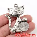 Antik-silberner 3D Katzen-Anhänger mit Wollknäuel, DIY Schmuckstück, 47x34mm - Antiksilber Katze mit Ball (R4-30)