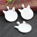 Macro detail of cat-ear pendant tray showing silver alloy finish and ray-textured back - Cat Ear Shape Style (A4-03)
