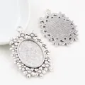 Base de pendentif ovale à fleurs argentées pour bijoux DIY 18x25mm avec bord festonné - Lunette Florale Argentée (C2-44)