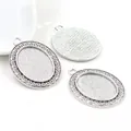 Lot de trois plateaux de pendentifs ovales en alliage argenté vintage avec bords ciselés - Antique Silver Foliage Base (C2-24)