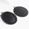 Base per ciondolo ovale nera 30x40mm in lega per gioielli fai da te con rilievi vintage - Rilievo Motivo Vintage Nero (B4-03)