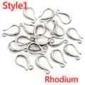 DIY Ohrhaken in Rhodium-Finish mit Zirkonia-Steinen für die Schmuckherstellung - Gehämmerter Tropfenstil (L3-40AE7-37) / Weiß K/Silber