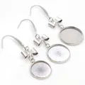 Drei silberne Edelstahl-Ohrhaken mit Schleifenanhänger und runder Fassung für DIY-Schmuck - 12mm / Stahlfarben