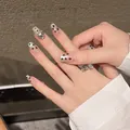 Handgefertigte Press-on-Nägel mit Glitzer, Leopardenmuster und großen Kristall-Strasssteinen - Extra Klein (XS) / Kurz Sarg