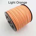Hellorangefarbene Wildlederschnur für DIY-Schmuckherstellung auf schwarzer Rolle - Ganze Rolle (ca. 90 Meter) / Hellorange