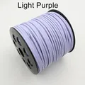 Hellviolette Wildlederimitat-Schnur 2,5 mm für DIY-Schmuck auf einer schwarzen Spule - Hellviolett