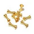 Makroaufnahme goldener sanduhrförmiger Spiralperlen aus Metall für DIY-Schmuck - Gold