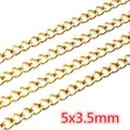 Dettaglio macro di maglie in acciaio inossidabile dorato 5x3,5mm per gioielli DIY - Catena a Maglie (CH-48) / Oro