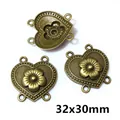 Detailed macro view of 32x30mm bronze alloy heart connector with floral relief - Heart Flower Style (AI1-03)