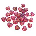 Vue macro de breloques cœur scintillantes de 12 mm avec paillettes magenta pour bijoux - Fuchsia / 12 Mm (025 G Par Pièce)
