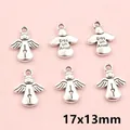 Detalle de colgantes de ángel en plata antigua con alas y corazón para joyería artesanal - Estilo Ángel Bebé de Cara Redonda (AG7-23)