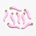 Set mit 8 zartrosa Emaille-Chili-Anhängern mit Goldbeschichtung für DIY-Schmuckherstellung - 15x4MM / Rosa