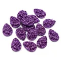 Cristaux de résine violets en forme de goutte avec texture druzy étincelante - 10x14mm / Violet