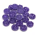 Cabochon in resina druzy viola scuro 8-12 mm con trama cristallina scintillante - S / Viola scuro