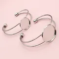 Paar zilverkleurige open armbanden van ijzer met ronde DIY cabochon instellingen - 20mm / Witgoud