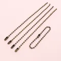 Dettaglio di catenine a sfere in bronzo da 2 mm con connettori per etichette e gioielli - Bronzo