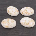 Ovaler 18x25mm cremeweißer Harz-Cabochon mit Goldfolie und Opal-Flakes-Einlagen - Milchweißer Opal-Stil (V6-19)