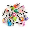 Vue détaillée de pendentifs mini thé aux perles avec liquide coloré et fruits - Style Bouteille Liquide de Fruits (Q1-15)