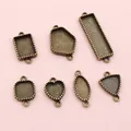Vintage Bronzelegierung geometrische Schmuckfassungen für DIY-Anhänger auf rosa Hintergrund - Mischset / Antikbronze