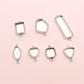 Set mit 7 silbernen geometrischen Anhängern aus Legierung für DIY-Schmuck und Harz - Mischset / Antiksilber