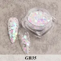 Detailansicht irisierender sechseckiger Nagelsequetten mit voller Deckkraft auf Nägeln - Rosa Grün Blau Holographisch (GB35)