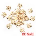Makroansicht kleiner KC Gold Bienenanhänger für DIY-Schmuck und Halskettenbasteln - KC Gold