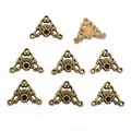 Antike Bronze-Blumenanhänger für DIY-Schmuck, 8 Stück auf weißem Hintergrund gezeigt - Bronze