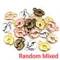 Couleurs mixtes de pendentifs en métal en forme de pieds pour bracelets et colliers - Mélange Aléatoire