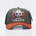 Dettaglio ravvicinato del ricamo panda su un cappello trucker grigio e rosso - Regolabile / Panda Tesa Grigio Arancione