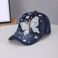 Casquette de baseball en jean bleu foncé avec un grand motif papillon en strass colorés - Réglable / Bleu foncé