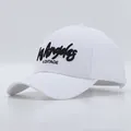 Detail der 3D-Stickerei Los Angeles Vintage auf einer weißen Baumwoll-Baseballkappe - Verstellbar / Weiß mit Los-Angeles-Stickerei