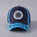 Λεπτομέρεια κεντήματος Nassau Bahamas σε σκούρο μπλε και γαλάζιο καπέλο του μπέιζμπολ - Ρυθμιζόμενο / Στυλ Λογότυπου Γράμματος / Ναυτικό Μπλε και Γαλάζιο