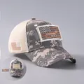 Detalle de gorra táctica de camuflaje con malla transpirable y parche de bandera de EE. UU. - Camuflaje Gris