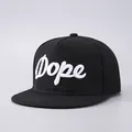 Zwarte DOPE-honkbalpet met wit 3D-borduurwerk en platte rand in hiphop-stijl - Zwart Met Wit Letterborduurwerk