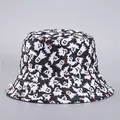 Detalle de sombrero de pescador Halloween con fantasmas blancos y lazos rojos - Talla Única (Reversible) / Negro/Blanco Con Estampado De Fantasma Divertido