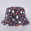 Detalle de gorro de Halloween con patrones de calabaza y calavera en tela negra - Talla Única (Reversible) / Negro Con Estampado Integral Colorido De Halloween