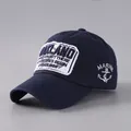 Detaillierte Stickerei auf marineblauer Baumwollkappe mit amerikanischen Vintage-Patches - Verstellbar / Marineblau