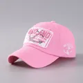 Rosafarbene Baseballkappe aus Baumwolle mit Oakland-Stickerei und Ankerdetail seitlich - Verstellbar / Rosa