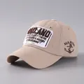 Detailansicht der khakifarbenen Baseballkappe mit Vintage Oakland Patch und Ankerstickerei - Verstellbar / Khaki