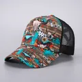 Detail der Western Boho Mesh Trucker Cap mit Sonnenblumen Print und Pferdeschwanz Loch - Western Retro Mehrfachdruck (2# Farbe)