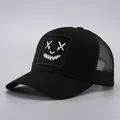 Cappellino trucker nero stile street con ricamo smiley XX e rete posteriore traspirante - Regolabile / Nero Espressione Divertente